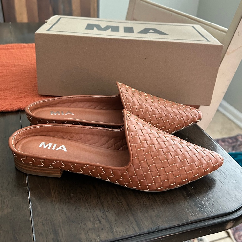 MIA Johona Mule in Tan Woven 6.5